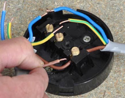 how to wire a junction box for a socket|connecting wires in junction box.